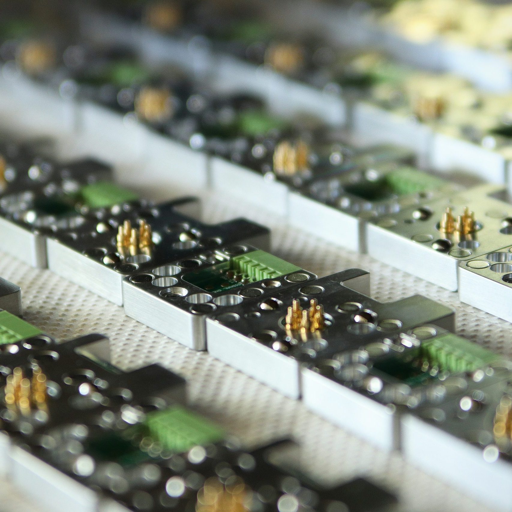 opt-lasers-MAWVaJJhMaE-unsplash