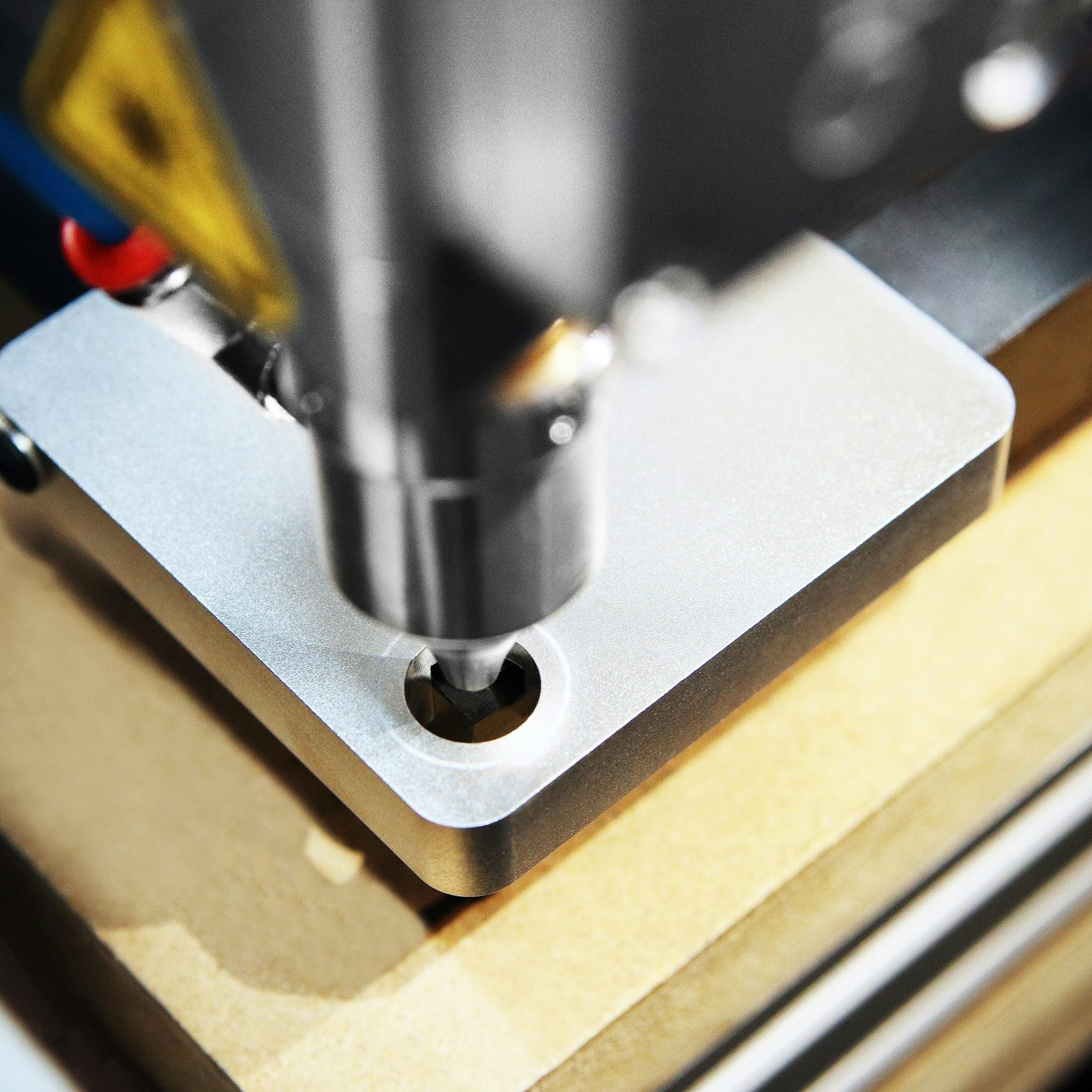 opt-lasers-lNEijAsy9Ig-unsplash